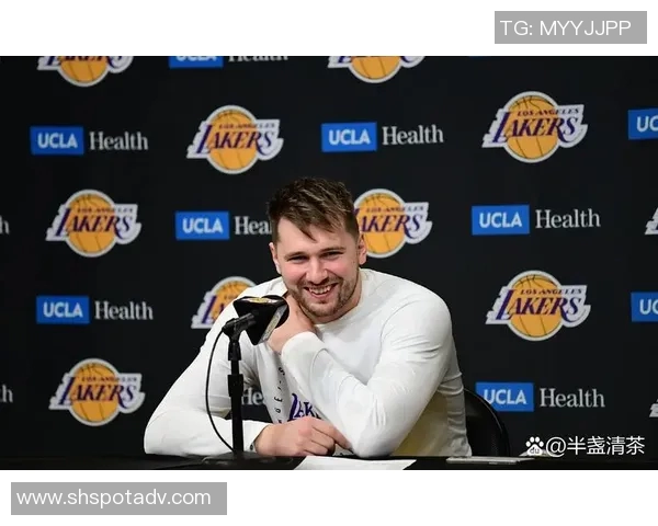 东契奇轰4911完爆华子！湖人三大蓝领爆发胜狼，戈贝尔2分被用废