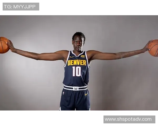 杜林:文班作为中锋打法像分卫 同时他护筐像马努特-波尔 杜林:文班作为中锋打法像分卫 同时他护筐像马努特-波尔