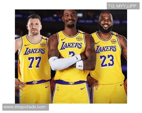 詹姆斯11+12超越传奇，艾顿两双东契奇16罚轰37分，湖人大胜爵士